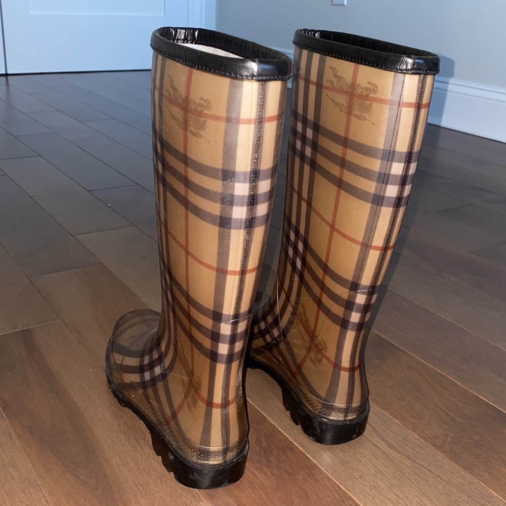 Burberry rain boots - Picture 2 of 3